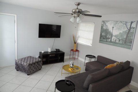 Commercial property in Fort Lauderdale, Florida 173.26 sq.m. № 2077525 - photo 6