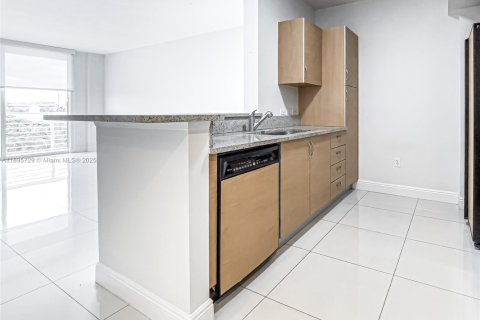 Снять в аренду квартиру в Авентура, Флорида 1 спальня, 70.05м2, № 1950004 - фото 1