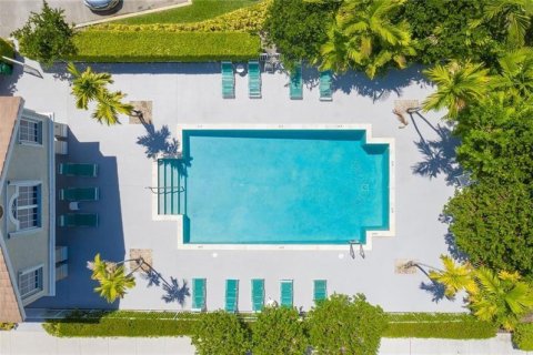 Condo in Coral Springs, Florida, 3 bedrooms № 2081937 - photo 2