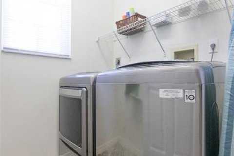 Condo in Coral Springs, Florida, 3 bedrooms № 2081937 - photo 9
