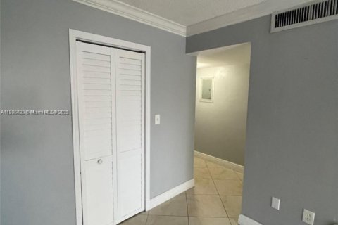 Снять в аренду кондоминиум в Майами, Флорида 2 спальни, 91.14м2, № 1956657 - фото 6