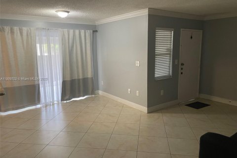 Снять в аренду кондоминиум в Майами, Флорида 2 спальни, 91.14м2, № 1956657 - фото 2