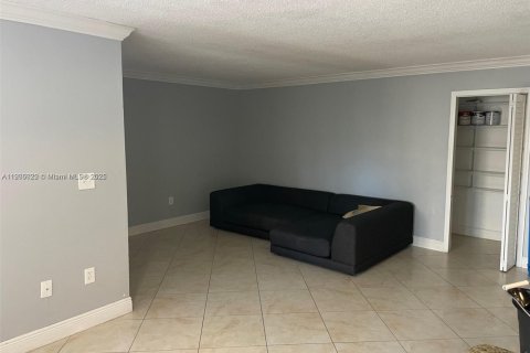 Снять в аренду кондоминиум в Майами, Флорида 2 спальни, 91.14м2, № 1956657 - фото 4