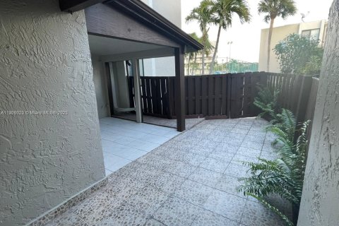 Снять в аренду кондоминиум в Майами, Флорида 2 спальни, 91.14м2, № 1956657 - фото 18