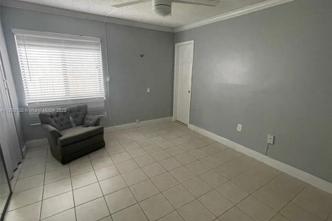 Снять в аренду кондоминиум в Майами, Флорида 2 спальни, 91.14м2, № 1956657 - фото 10