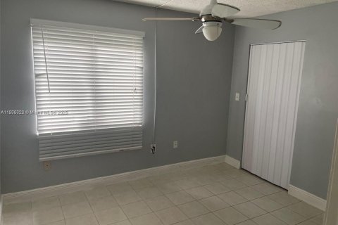 Снять в аренду кондоминиум в Майами, Флорида 2 спальни, 91.14м2, № 1956657 - фото 12