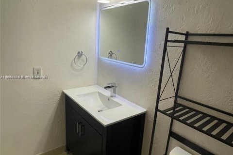 Снять в аренду кондоминиум в Майами, Флорида 2 спальни, 91.14м2, № 1956657 - фото 13