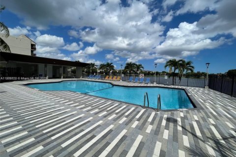 Снять в аренду кондоминиум в Майами, Флорида 2 спальни, 91.14м2, № 1956657 - фото 21