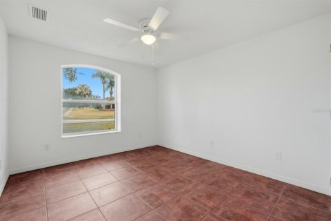 House in Port Orange, Florida 3 bedrooms, 156.17 sq.m. № 2110935 - photo 9