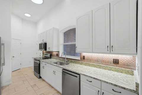 House in Port Orange, Florida 3 bedrooms, 156.17 sq.m. № 2110935 - photo 5