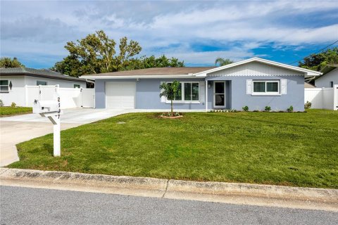 House in Largo, Florida 3 bedrooms, 107.77 sq.m. № 1898866 - photo 4