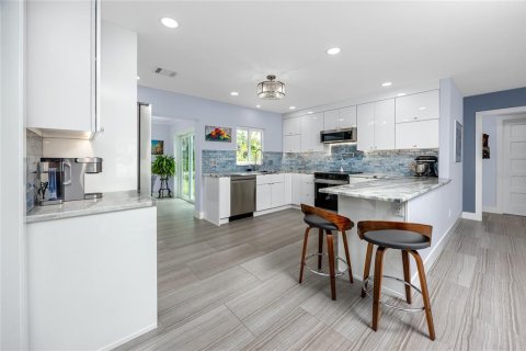 House in Largo, Florida 3 bedrooms, 107.77 sq.m. № 1898866 - photo 9