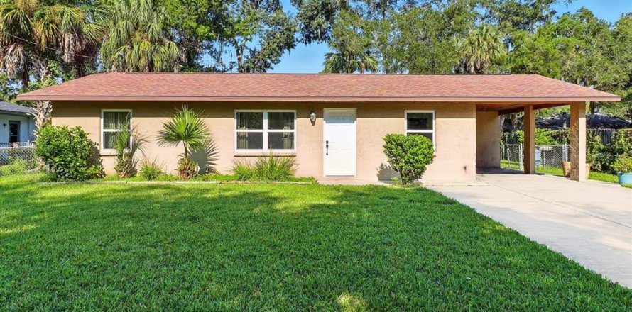 House in Crystal River, Florida 3 bedrooms, 97.36 sq.m. № 1918525