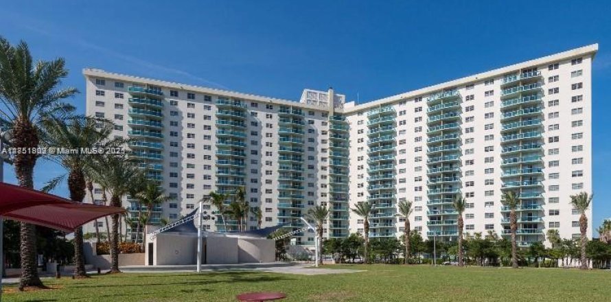 Condo à Sunny Isles Beach, Floride, 1 chambre № 1728819