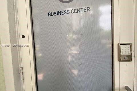 Condominio en venta en Doral, Florida, 1 dormitorio, 99.41 m2 № 2032893 - foto 23