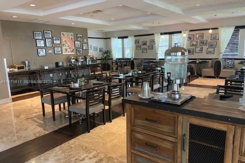 Condominio en venta en Doral, Florida, 1 dormitorio, 99.41 m2 № 2032893 - foto 3