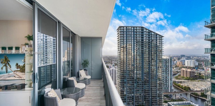 Condominio en Miami, Florida, 1 dormitorio № 2039904