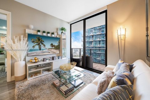 Condominio en alquiler en Miami, Florida, 1 dormitorio, 81.85 m2 № 2039904 - foto 2