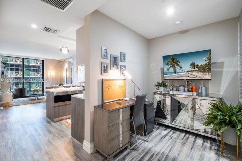 Condominio en alquiler en Miami, Florida, 1 dormitorio, 81.85 m2 № 2039904 - foto 10