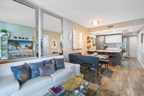 Condominio en alquiler en Miami, Florida, 1 dormitorio, 81.85 m2 № 2039904 - foto 8