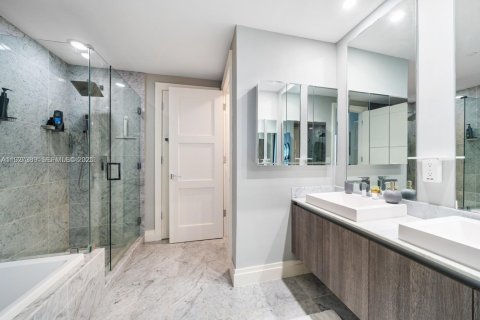 Condominio en alquiler en Miami, Florida, 1 dormitorio, 81.85 m2 № 2039904 - foto 16