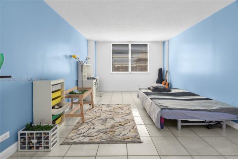 Condo in Sunny Isles Beach, Florida, 1 bedroom  № 1987995 - photo 16