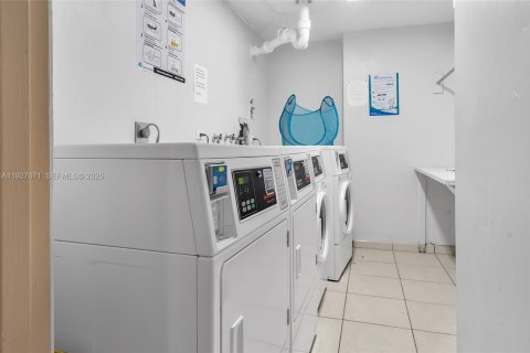 Condo in Sunny Isles Beach, Florida, 1 bedroom  № 1987995 - photo 24