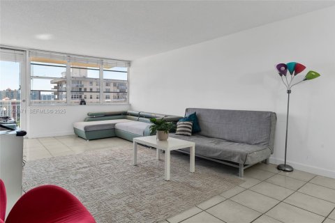 Condo in Sunny Isles Beach, Florida, 1 bedroom  № 1987995 - photo 6