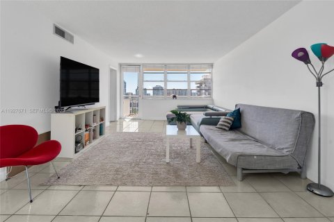 Condo in Sunny Isles Beach, Florida, 1 bedroom  № 1987995 - photo 4