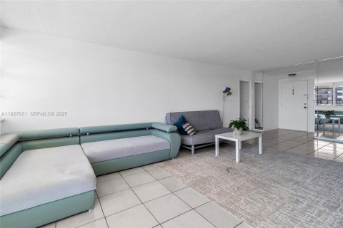 Condo in Sunny Isles Beach, Florida, 1 bedroom  № 1987995 - photo 7