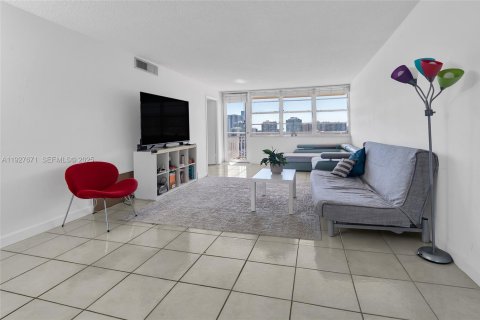 Condo in Sunny Isles Beach, Florida, 1 bedroom  № 1987995 - photo 5