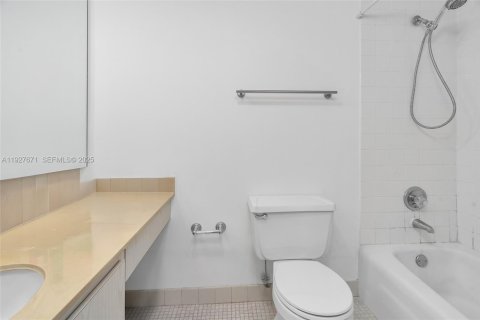 Condo in Sunny Isles Beach, Florida, 1 bedroom  № 1987995 - photo 21