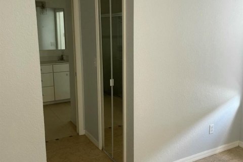 Villa ou maison à louer à Port St. Lucie, Floride: 3 chambres, 151.62 m2 № 2244498 - photo 6