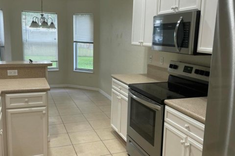Villa ou maison à louer à Port St. Lucie, Floride: 3 chambres, 151.62 m2 № 2244498 - photo 3