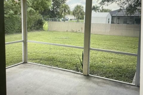 Villa ou maison à louer à Port St. Lucie, Floride: 3 chambres, 151.62 m2 № 2244498 - photo 11