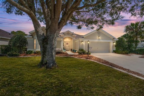 House in The Villages, Florida 3 bedrooms, 186.18 sq.m. № 1588785 - photo 2