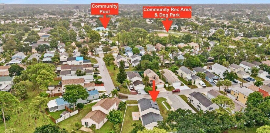 House in West Palm Beach, Florida 3 bedrooms, 194.07 sq.m. № 842116