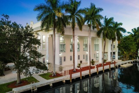 Villa ou maison à vendre à Fort Lauderdale, Floride: 6 chambres, 1520.9 m2 № 2147292 - photo 2