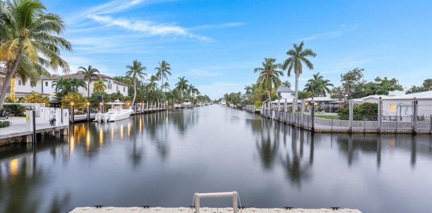 Villa ou maison à Fort Lauderdale, Floride 6 chambres, 1520.9 m2 № 2147292
