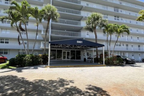 Condo in Boca Raton, Florida, 2 bedrooms  № 2251006 - photo 27