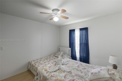 House in Cape Coral, Florida 3 bedrooms № 1929397 - photo 23