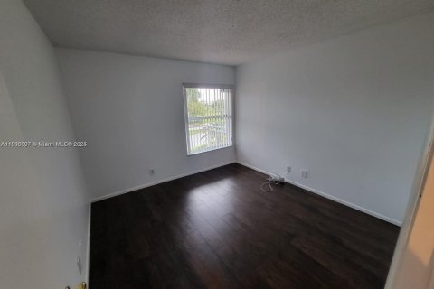Condominio en alquiler en Plantation, Florida, 1 dormitorio, 61.78 m2 № 1745719 - foto 5