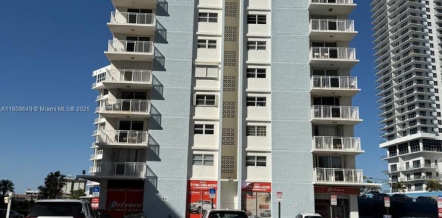 Condo à Hallandale Beach, Floride, 2 chambres № 1748080