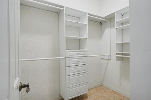Купить виллу или дом в Лейк-Уэльс, Флорида 7 комнат, 214.79м2, № 2147428 - фото 26