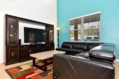 Villa ou maison à vendre à Davenport, Floride: 6 chambres, 267.19 m2 № 2419285 - photo 8