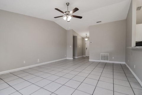 Villa ou maison à louer à Orlando, Floride: 3 chambres, 153.47 m2 № 2419627 - photo 3