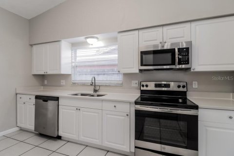 Villa ou maison à louer à Orlando, Floride: 3 chambres, 153.47 m2 № 2419627 - photo 6