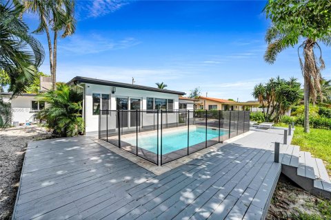 House in Wilton Manors, Florida 3 bedrooms, 144.93 sq.m. № 1953530 - photo 11