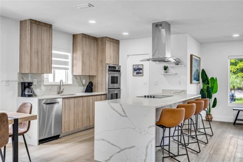 House in Wilton Manors, Florida 3 bedrooms, 144.93 sq.m. № 1953530 - photo 28