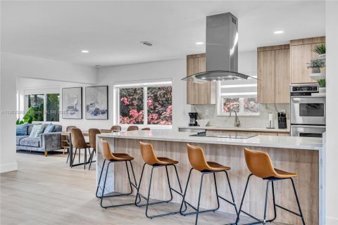 House in Wilton Manors, Florida 3 bedrooms, 144.93 sq.m. № 1953530 - photo 18